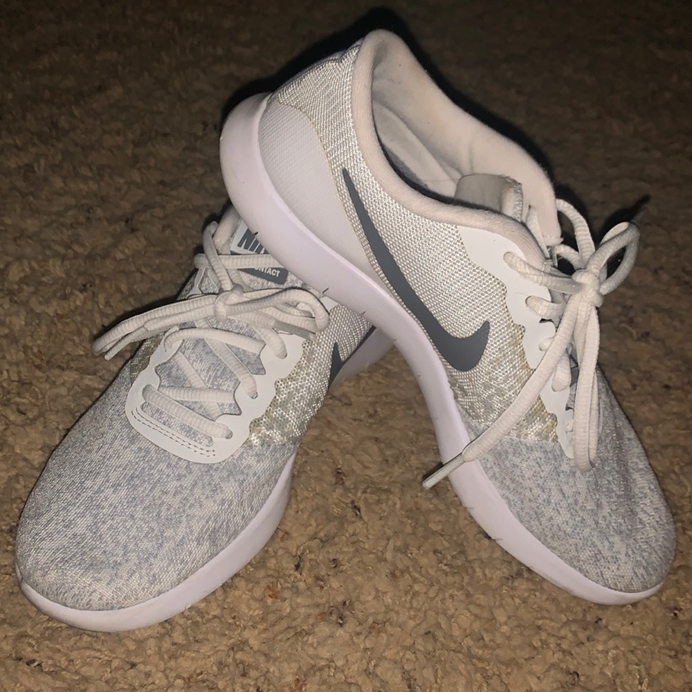 Nike Size 6 Tennis Running Shoes